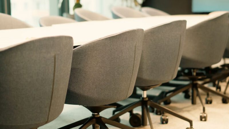 Czyszczenie i pielęgnacja krzeseł biurowych: nowoczesny przewodnik 2026